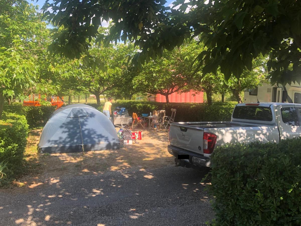 Camping Paradis Family Les Rives De L'Herault Жиняк Екстериор снимка