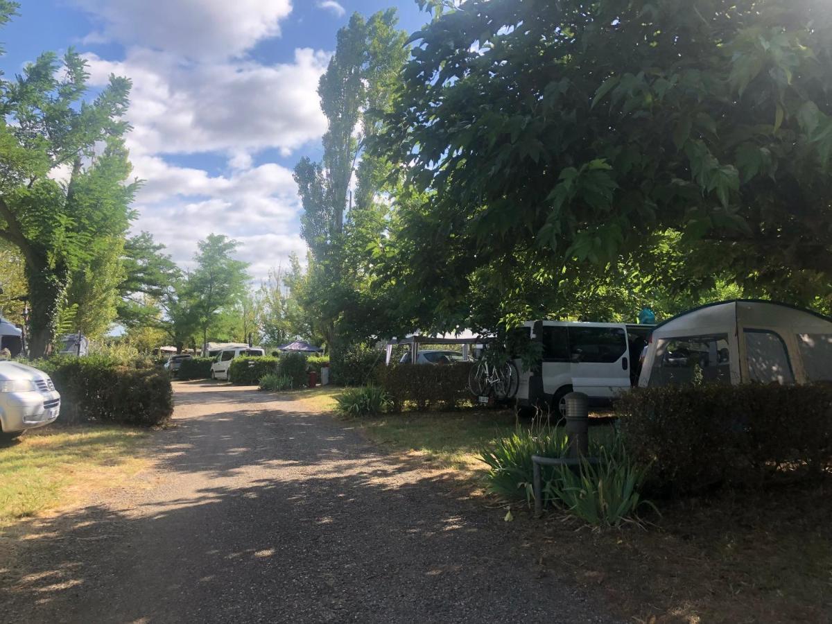 Camping Paradis Family Les Rives De L'Herault Жиняк Екстериор снимка
