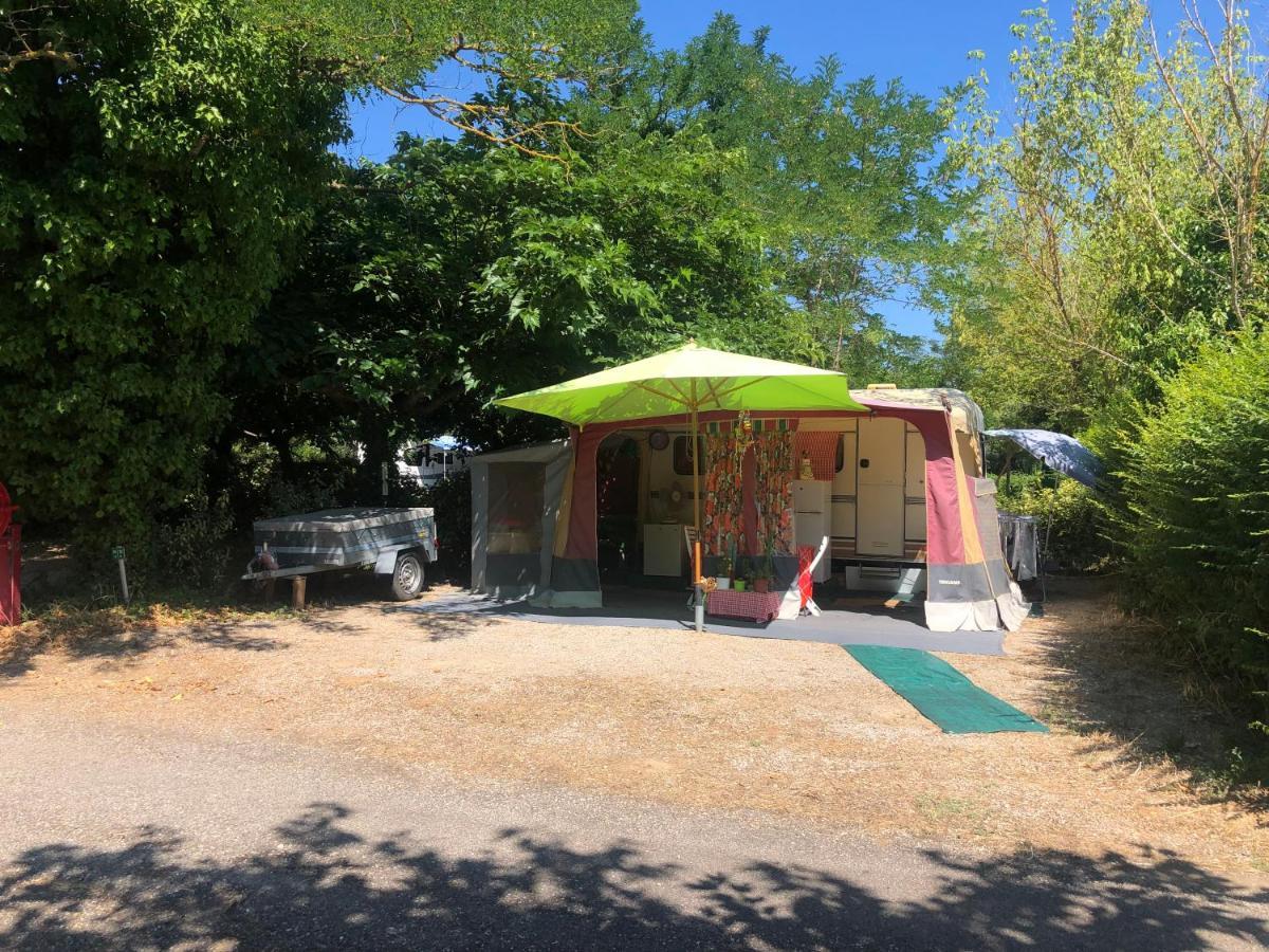 Camping Paradis Family Les Rives De L'Herault Жиняк Екстериор снимка