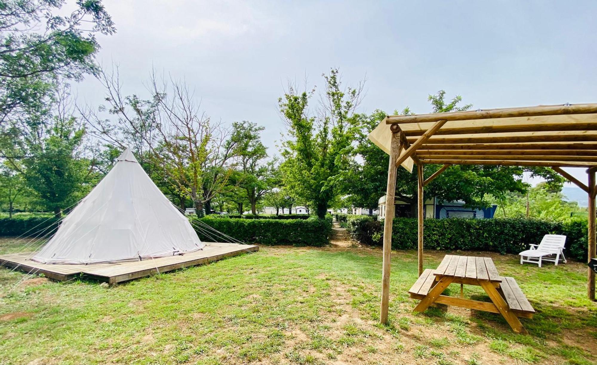 Camping Paradis Family Les Rives De L'Herault Жиняк Екстериор снимка