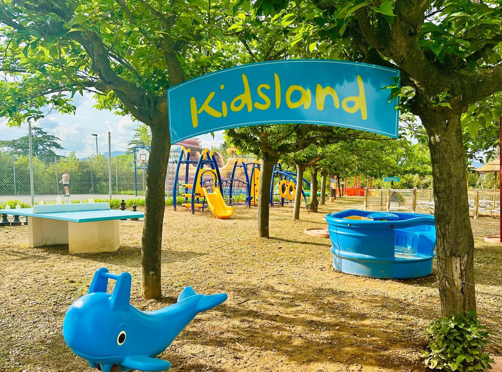 Camping Paradis Family Les Rives De L'Herault Жиняк Екстериор снимка