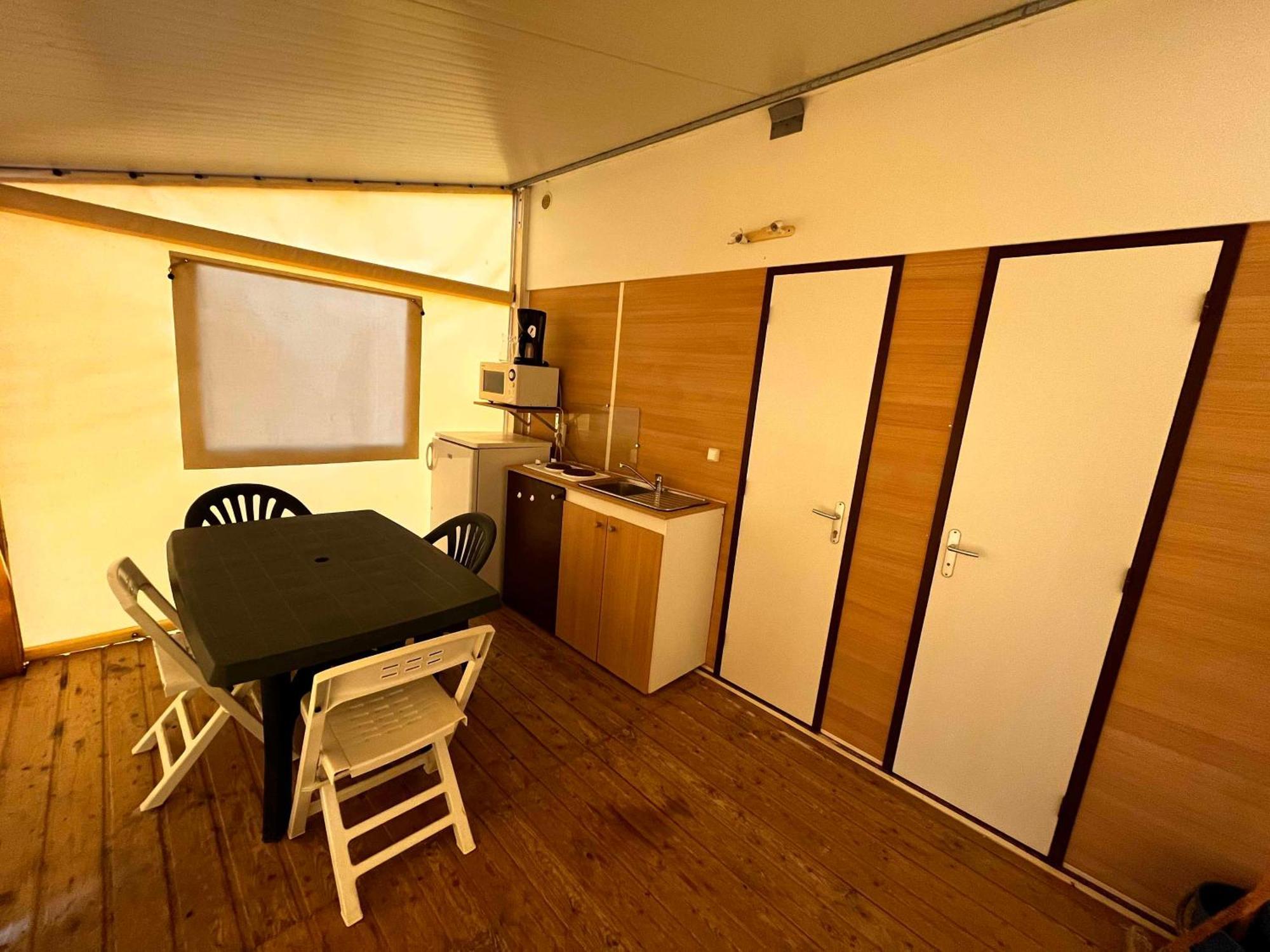 Camping Paradis Family Les Rives De L'Herault Жиняк Стая снимка